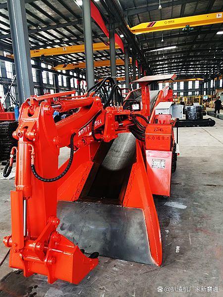 扒渣機帶破碎錘 礦用扒渣機行走馬達減速器漏油故障和解決方法